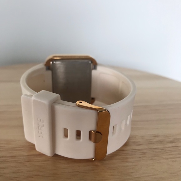 One Face Watch - Picture 3 of 4